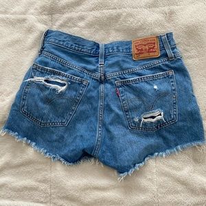Levi Cut off shorts